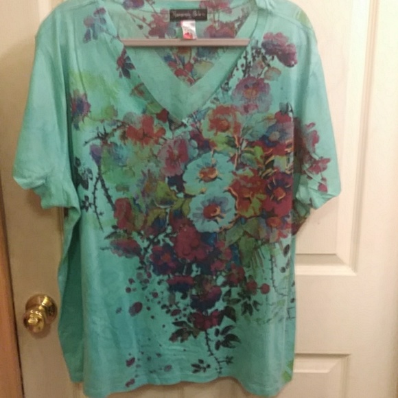 Appropriate Behavior Tops - Beautiful sea green flowered top